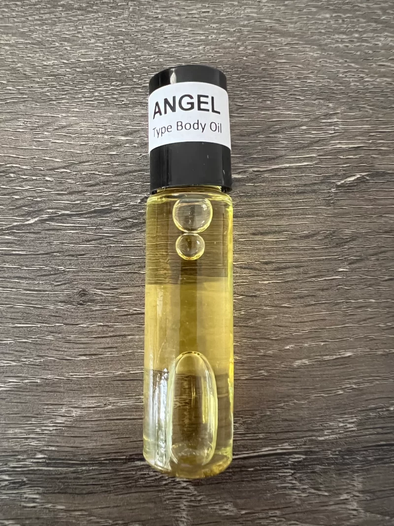 At the core of the composition is a strong accord of patchouli and Veltol, a fascinating and extremely potent aroma-material that smells like vanilla caramel and cotton candy.