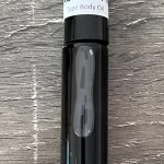 Is soft with an exotic touch, Black Butter body fragrance oil unisex is rich and has hints of buttery mango and vanilla. It's made from Burnt sugar and sandalwood mingled with notes of patchouli and licorice and vanilla.