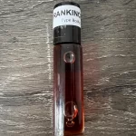 The smell of frankincense varies both by species as well as soil and even weather conditions. However, in general, it could be described as aromatic, musty pine with notes of citrus and spice. It's an austere, earthy scent somewhat similar to rosemary.